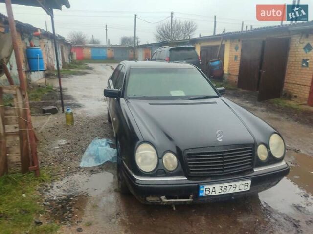 Черный Мерседес Е-Класс, объемом двигателя 2.8 л и пробегом 250 тыс. км за 3500 $, фото 8 на Automoto.ua