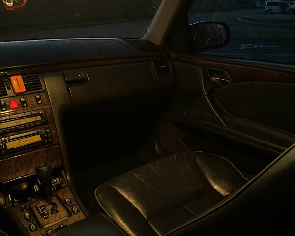 Чорний Мерседес Е-Клас, об'ємом двигуна 3.22 л та пробігом 395 тис. км за 4450 $, фото 26 на Automoto.ua