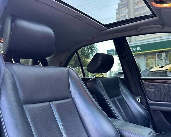 Черный Мерседес Е-Класс, объемом двигателя 2.8 л и пробегом 293 тыс. км за 4000 $, фото 3 на Automoto.ua