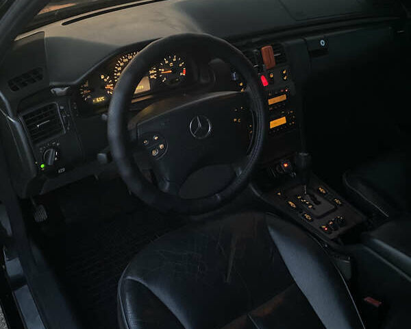 Чорний Мерседес Е-Клас, об'ємом двигуна 3.22 л та пробігом 395 тис. км за 4450 $, фото 24 на Automoto.ua