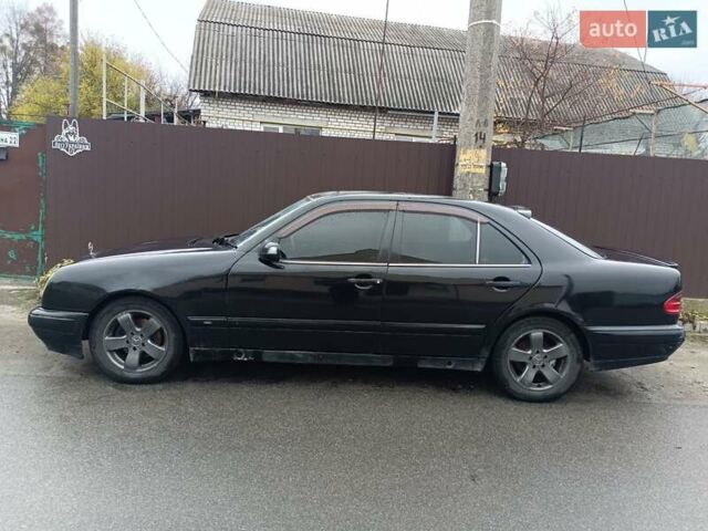 Черный Мерседес Е-Класс, объемом двигателя 2.4 л и пробегом 481 тыс. км за 2500 $, фото 9 на Automoto.ua