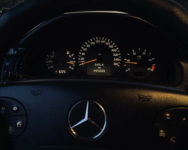 Чорний Мерседес Е-Клас, об'ємом двигуна 3.22 л та пробігом 395 тис. км за 4450 $, фото 11 на Automoto.ua