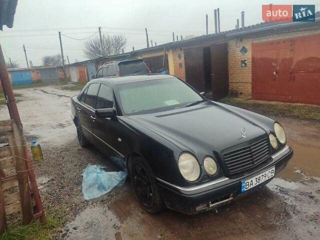 Черный Мерседес Е-Класс, объемом двигателя 2.8 л и пробегом 250 тыс. км за 3500 $, фото 9 на Automoto.ua