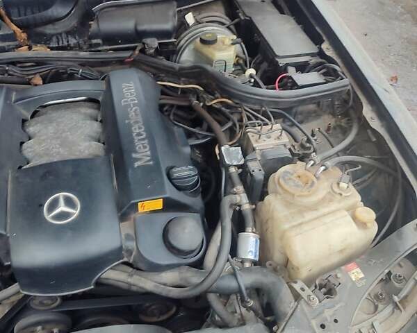 Черный Мерседес Е-Класс, объемом двигателя 2.8 л и пробегом 250 тыс. км за 3500 $, фото 15 на Automoto.ua