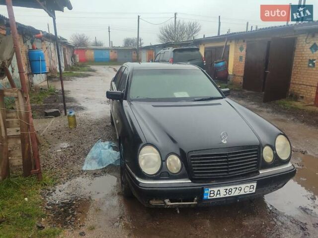 Черный Мерседес Е-Класс, объемом двигателя 2.8 л и пробегом 250 тыс. км за 3500 $, фото 11 на Automoto.ua