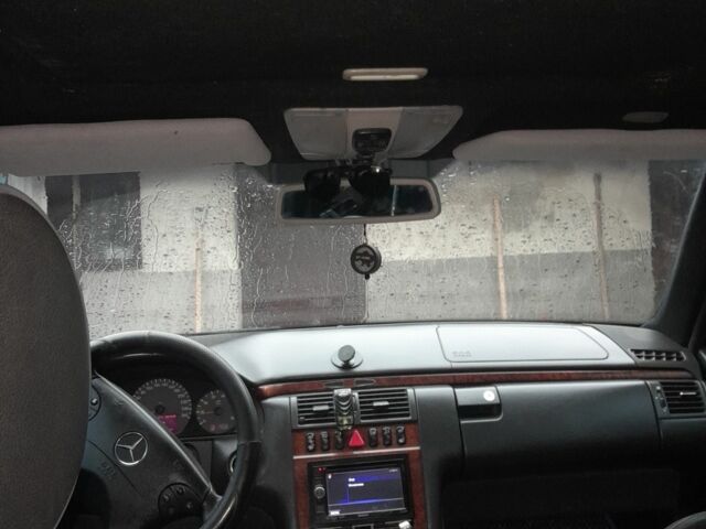 Черный Мерседес Е-Класс, объемом двигателя 4.3 л и пробегом 280 тыс. км за 3600 $, фото 4 на Automoto.ua