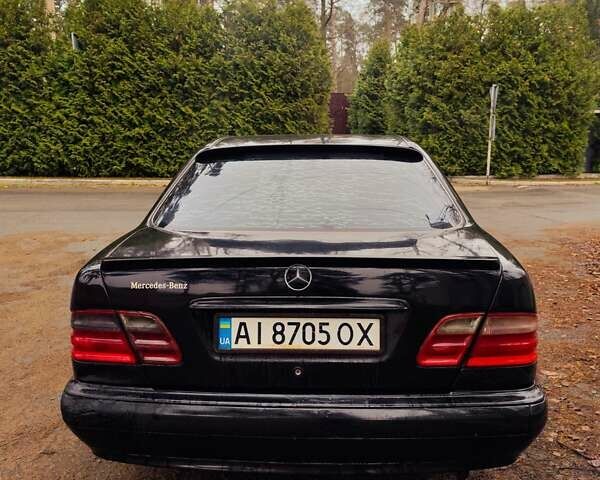 Черный Мерседес Е-Класс, объемом двигателя 2.4 л и пробегом 380 тыс. км за 2999 $, фото 6 на Automoto.ua