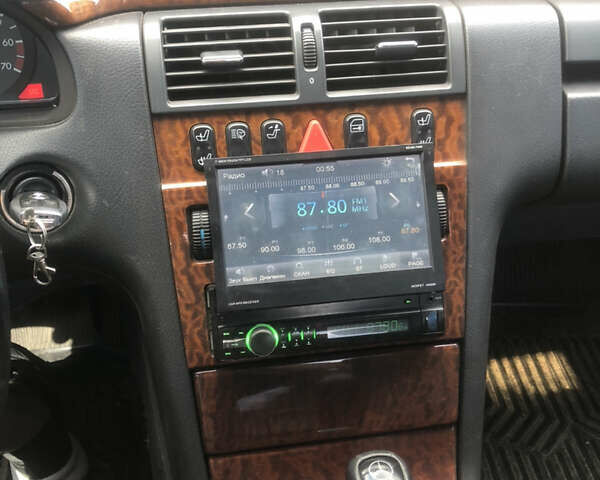 Черный Мерседес Е-Класс, объемом двигателя 2.8 л и пробегом 256 тыс. км за 2999 $, фото 11 на Automoto.ua