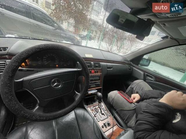 Чорний Мерседес Е-Клас, об'ємом двигуна 2.15 л та пробігом 200 тис. км за 1850 $, фото 5 на Automoto.ua