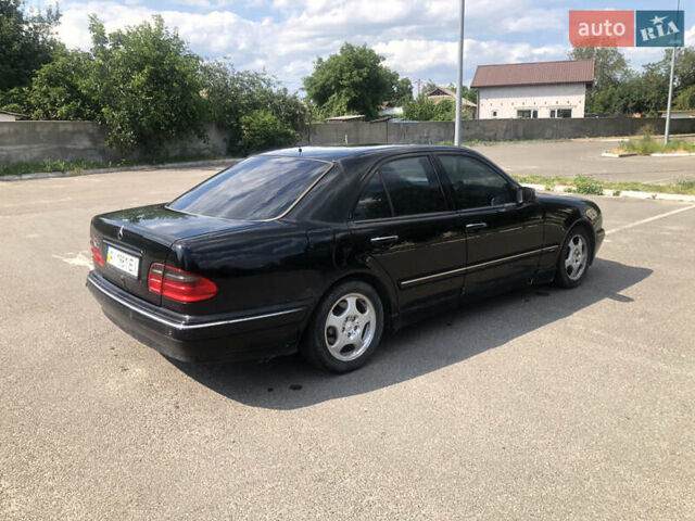 Черный Мерседес Е-Класс, объемом двигателя 2.8 л и пробегом 256 тыс. км за 2999 $, фото 3 на Automoto.ua