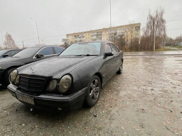 Черный Мерседес Е-Класс, объемом двигателя 2.4 л и пробегом 450 тыс. км за 2800 $, фото 2 на Automoto.ua
