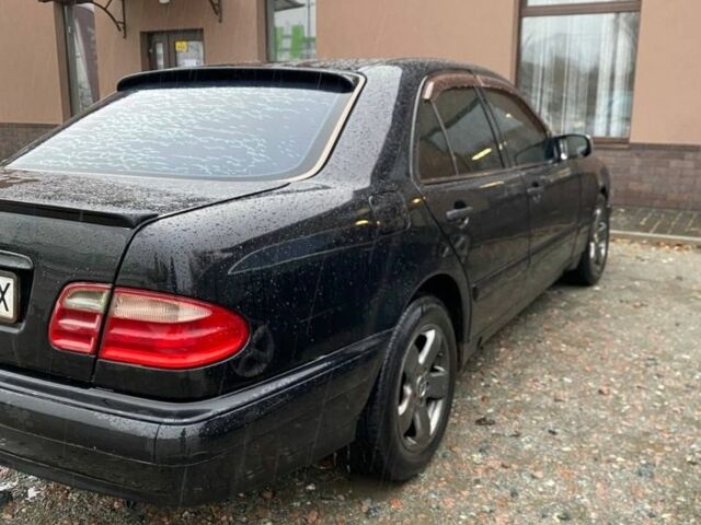 Черный Мерседес Е-Класс, объемом двигателя 2.4 л и пробегом 450 тыс. км за 2800 $, фото 5 на Automoto.ua