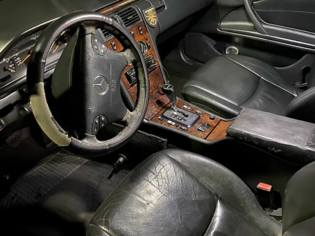 Черный Мерседес Е-Класс, объемом двигателя 2.8 л и пробегом 600 тыс. км за 1500 $, фото 7 на Automoto.ua