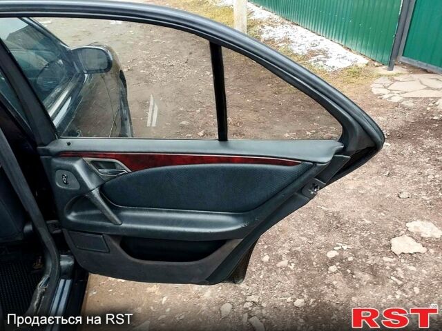 Черный Мерседес Е-Класс, объемом двигателя 2 л и пробегом 478 тыс. км за 5700 $, фото 10 на Automoto.ua