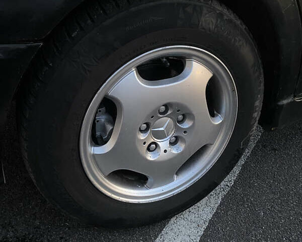 Чорний Мерседес Е-Клас, об'ємом двигуна 3.22 л та пробігом 395 тис. км за 4450 $, фото 17 на Automoto.ua