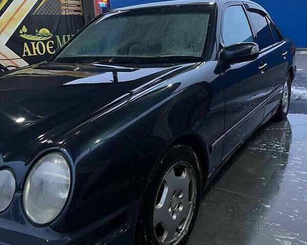 Черный Мерседес Е-Класс, объемом двигателя 2.8 л и пробегом 547 тыс. км за 2950 $, фото 3 на Automoto.ua