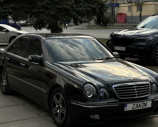 Черный Мерседес Е-Класс, объемом двигателя 3.2 л и пробегом 380 тыс. км за 4200 $, фото 6 на Automoto.ua
