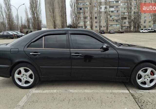 Чорний Мерседес Е-Клас, об'ємом двигуна 3.2 л та пробігом 322 тис. км за 3300 $, фото 7 на Automoto.ua