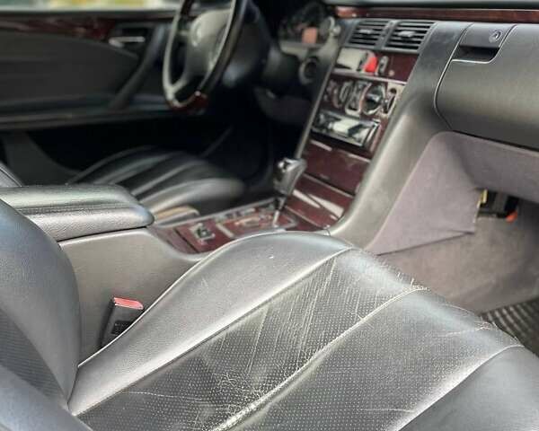 Черный Мерседес Е-Класс, объемом двигателя 3.2 л и пробегом 320 тыс. км за 3500 $, фото 8 на Automoto.ua