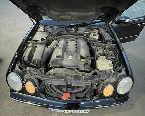 Черный Мерседес Е-Класс, объемом двигателя 4.3 л и пробегом 450 тыс. км за 5700 $, фото 9 на Automoto.ua