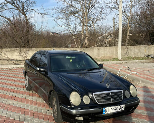 Чорний Мерседес Е-Клас, об'ємом двигуна 2 л та пробігом 259 тис. км за 4000 $, фото 10 на Automoto.ua