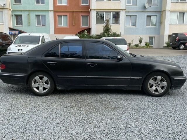 Черный Мерседес Е-Класс, объемом двигателя 3.2 л и пробегом 355 тыс. км за 3200 $, фото 2 на Automoto.ua