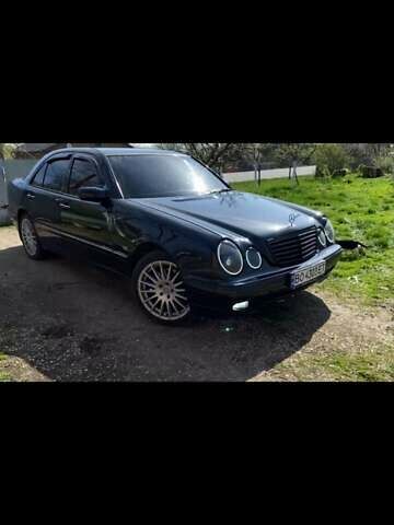 Черный Мерседес Е-Класс, объемом двигателя 4.3 л и пробегом 380 тыс. км за 7299 $, фото 2 на Automoto.ua