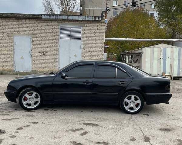 Черный Мерседес Е-Класс, объемом двигателя 3.2 л и пробегом 320 тыс. км за 3500 $, фото 3 на Automoto.ua