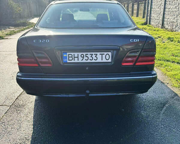 Черный Мерседес Е-Класс, объемом двигателя 3.2 л и пробегом 396 тыс. км за 3950 $, фото 5 на Automoto.ua