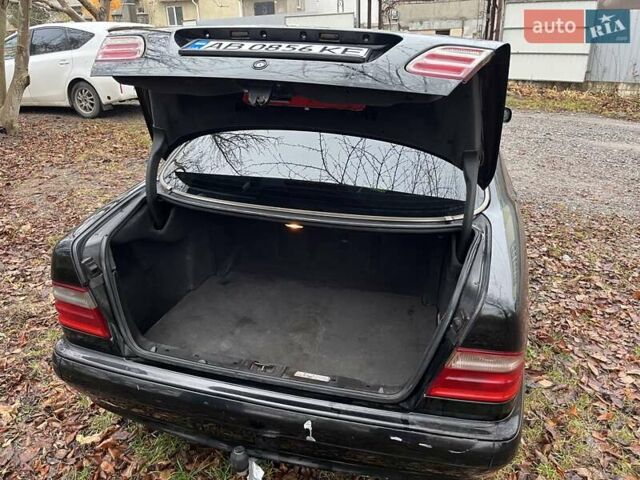 Черный Мерседес Е-Класс, объемом двигателя 2 л и пробегом 489 тыс. км за 3300 $, фото 16 на Automoto.ua
