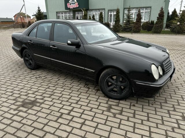 Черный Мерседес Е-Класс, объемом двигателя 2.7 л и пробегом 400 тыс. км за 3900 $, фото 3 на Automoto.ua