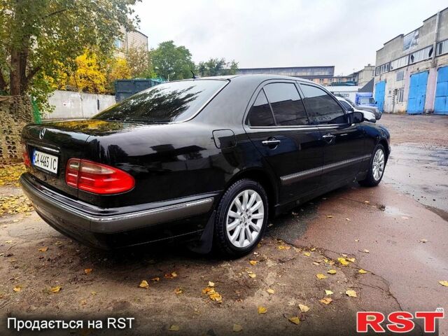 Чорний Мерседес Е-Клас, об'ємом двигуна 3.2 л та пробігом 268 тис. км за 5400 $, фото 5 на Automoto.ua