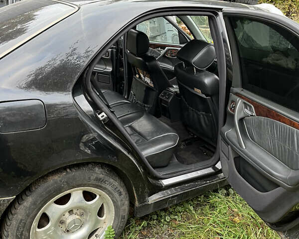 Чорний Мерседес Е-Клас, об'ємом двигуна 3.22 л та пробігом 420 тис. км за 2000 $, фото 16 на Automoto.ua