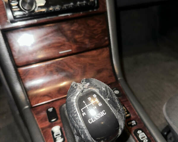 Мерседес Е-Клас 2000 у Житомирі на Automoto.ua Чорний Мерседес Е-Клас, об'ємом двигуна 2 л та пробігом 350 тис. км за 4200 $, фото 11 на Automoto.ua