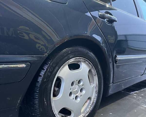 Черный Мерседес Е-Класс, объемом двигателя 2.8 л и пробегом 547 тыс. км за 2950 $, фото 19 на Automoto.ua