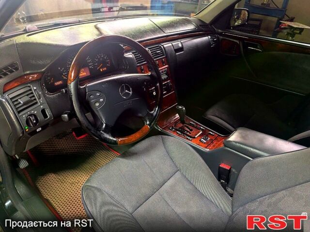 Чорний Мерседес Е-Клас, об'ємом двигуна 3.2 л та пробігом 268 тис. км за 5400 $, фото 12 на Automoto.ua