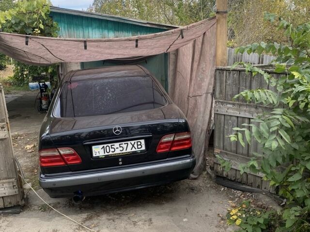 Чорний Мерседес Е-Клас, об'ємом двигуна 2 л та пробігом 213 тис. км за 5200 $, фото 1 на Automoto.ua