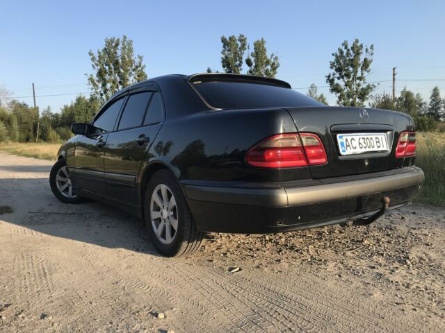 Черный Мерседес Е-Класс, объемом двигателя 0 л и пробегом 360 тыс. км за 4000 $, фото 3 на Automoto.ua