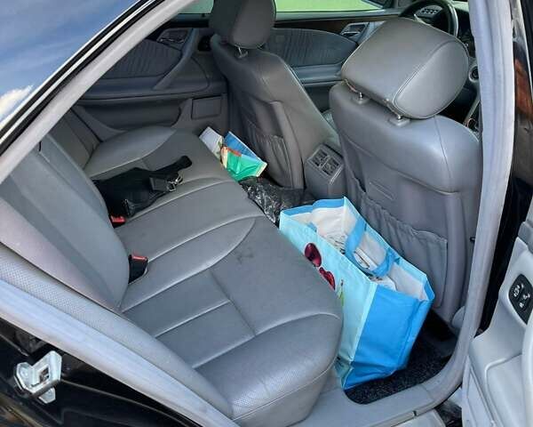 Черный Мерседес Е-Класс, объемом двигателя 3.2 л и пробегом 350 тыс. км за 4600 $, фото 6 на Automoto.ua