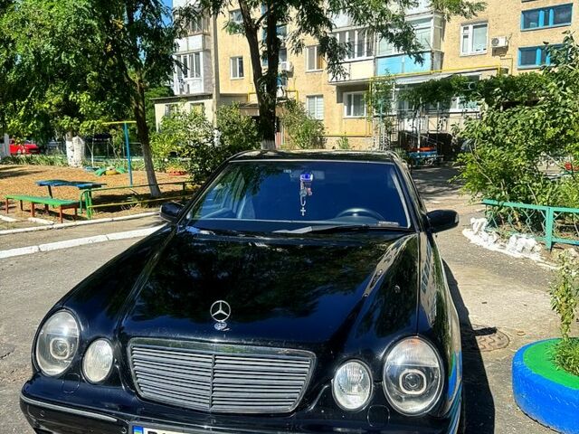 Черный Мерседес Е-Класс, объемом двигателя 3.2 л и пробегом 40 тыс. км за 5000 $, фото 1 на Automoto.ua