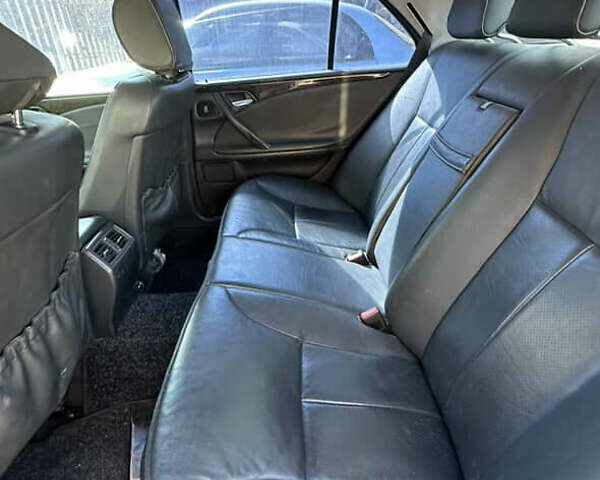 Черный Мерседес Е-Класс, объемом двигателя 3.2 л и пробегом 380 тыс. км за 2600 $, фото 3 на Automoto.ua