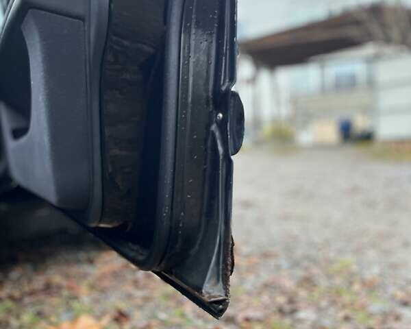 Черный Мерседес Е-Класс, объемом двигателя 2 л и пробегом 489 тыс. км за 3300 $, фото 12 на Automoto.ua