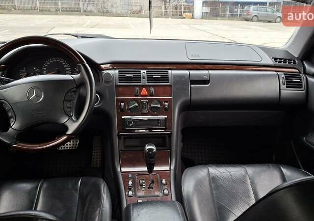 Чорний Мерседес Е-Клас, об'ємом двигуна 3.2 л та пробігом 322 тис. км за 3300 $, фото 9 на Automoto.ua