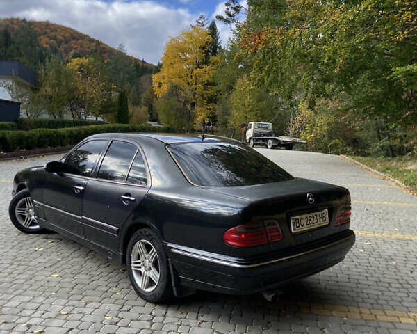 Черный Мерседес Е-Класс, объемом двигателя 2 л и пробегом 100 тыс. км за 3100 $, фото 4 на Automoto.ua