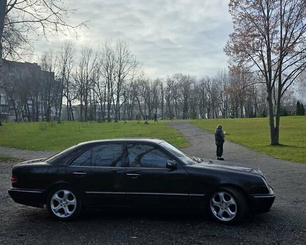 Чорний Мерседес Е-Клас, об'ємом двигуна 2.2 л та пробігом 387 тис. км за 2999 $, фото 7 на Automoto.ua