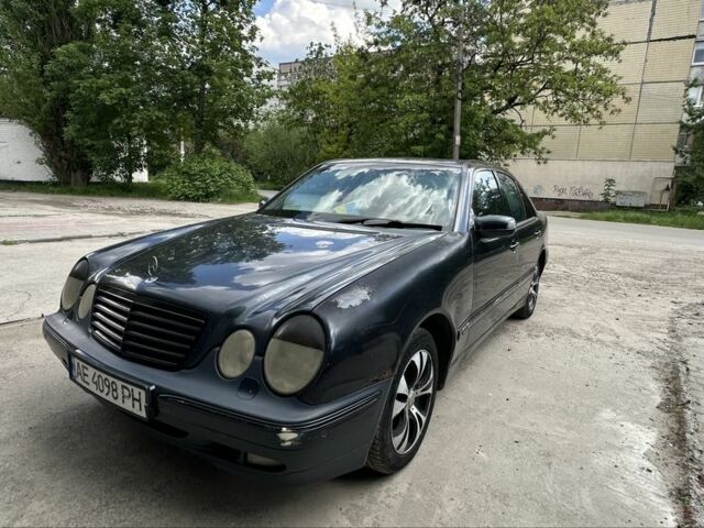 Черный Мерседес Е-Класс, объемом двигателя 2.8 л и пробегом 449 тыс. км за 3500 $, фото 1 на Automoto.ua