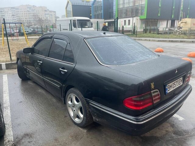 Черный Мерседес Е-Класс, объемом двигателя 3.2 л и пробегом 350 тыс. км за 3500 $, фото 2 на Automoto.ua