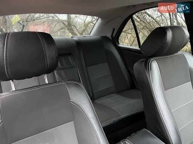 Черный Мерседес Е-Класс, объемом двигателя 2 л и пробегом 489 тыс. км за 3300 $, фото 14 на Automoto.ua