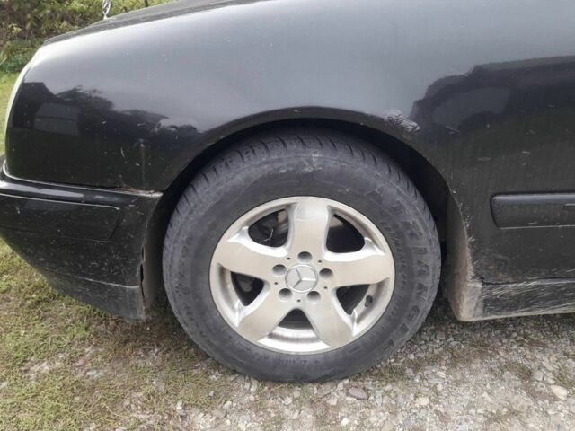 Черный Мерседес Е-Класс, объемом двигателя 2.2 л и пробегом 410 тыс. км за 2750 $, фото 4 на Automoto.ua