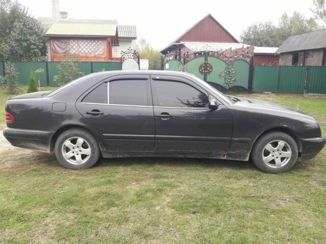 Черный Мерседес Е-Класс, объемом двигателя 2.2 л и пробегом 410 тыс. км за 2750 $, фото 2 на Automoto.ua